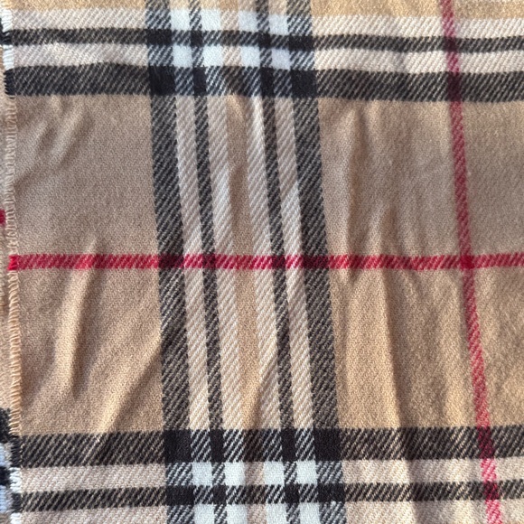 Tan Burberry like print 100% Cashmere Plaid Scarf with Fringe - Picture 4 of 5